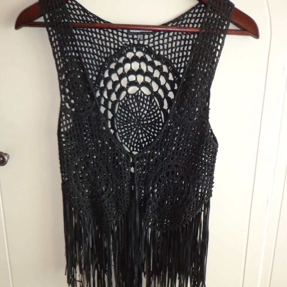 NWOT WAREHOUSE Boho Crocheted Sleeveless Vest Black Hook Closure V-Neck Fringe